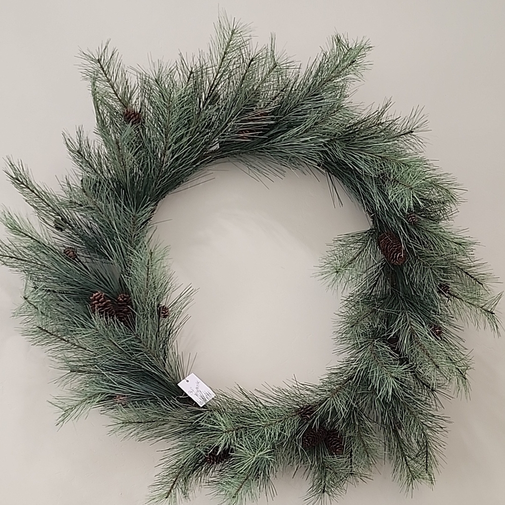 Elegant Green Pine Holiday Wreath